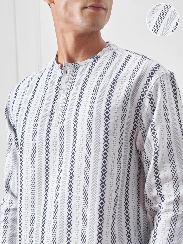 Highlander Men Cream Striped Relaxed Fit Casual Shirt