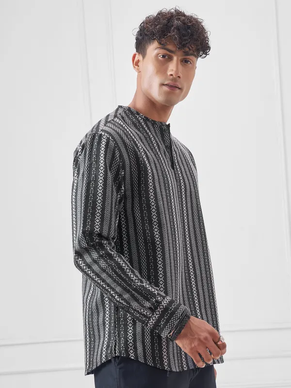 Highlander Men Navy Blue Striped Relaxed Fit Casual Shirt