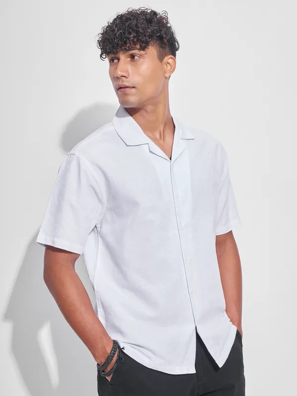 Highlander Men White Self Design Relaxed Fit Casual Shirt