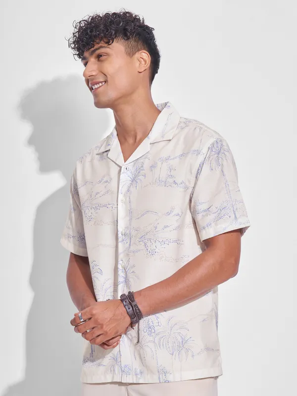 Highlander Men Cream Printed Relaxed Fit Casual Shirt