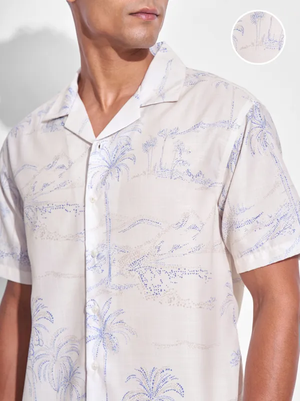 Highlander Men Cream Printed Relaxed Fit Casual Shirt