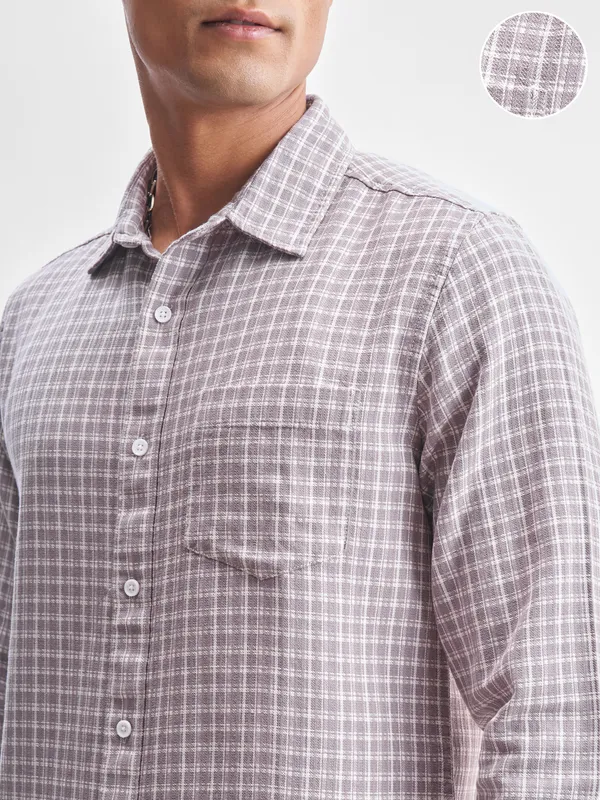 Highlander Men Cream Checked Slim Fit Casual Shirt