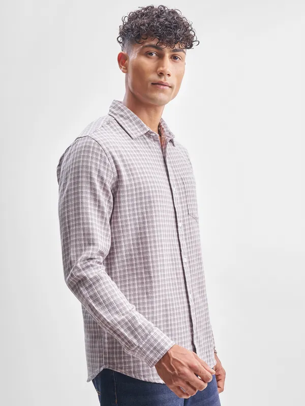 Highlander Men Cream Checked Slim Fit Casual Shirt