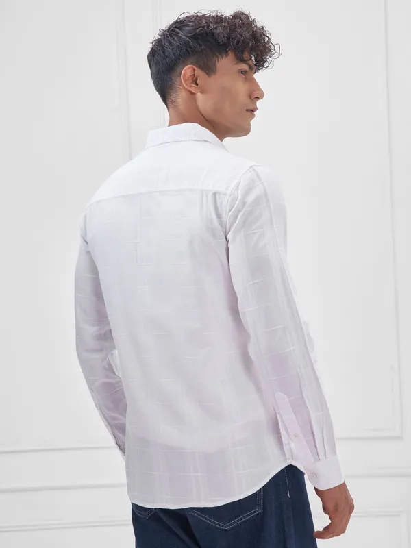 Highlander Men White Solid Slim Fit Casual Shirt