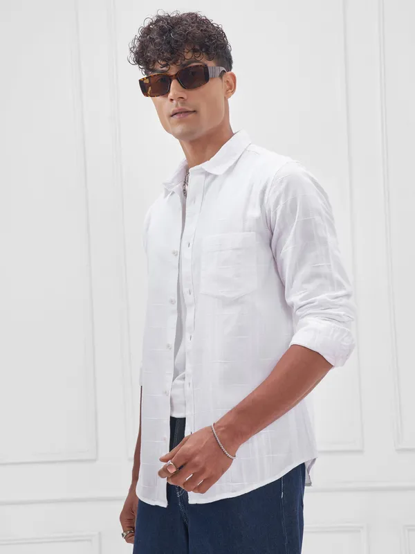 Highlander Men White Solid Slim Fit Casual Shirt