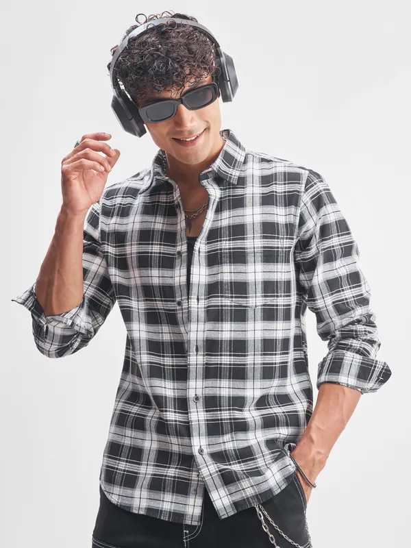 Highlander Men White Checked Slim Fit Casual Shirt