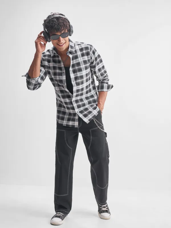 Highlander Men White Checked Slim Fit Casual Shirt