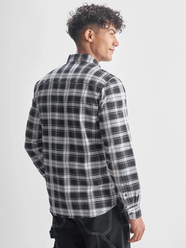 Highlander Men White Checked Slim Fit Casual Shirt