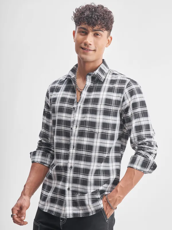 Highlander Men White Checked Slim Fit Casual Shirt