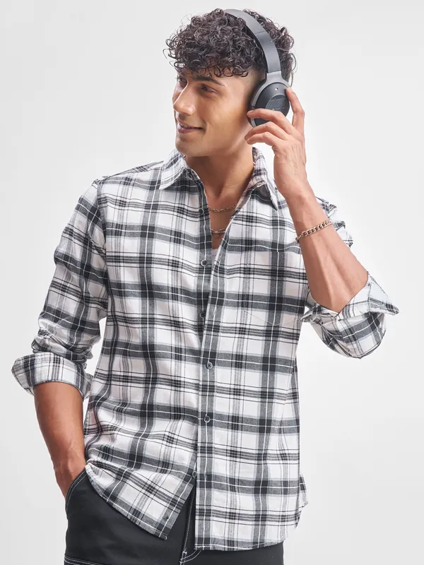 Highlander Men Black Checked Slim Fit Casual Shirt