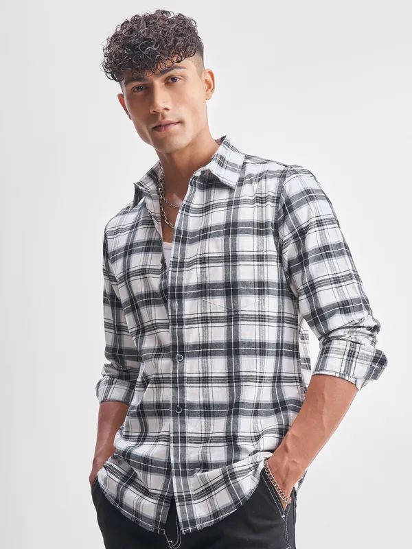 Highlander Men Black Checked Slim Fit Casual Shirt