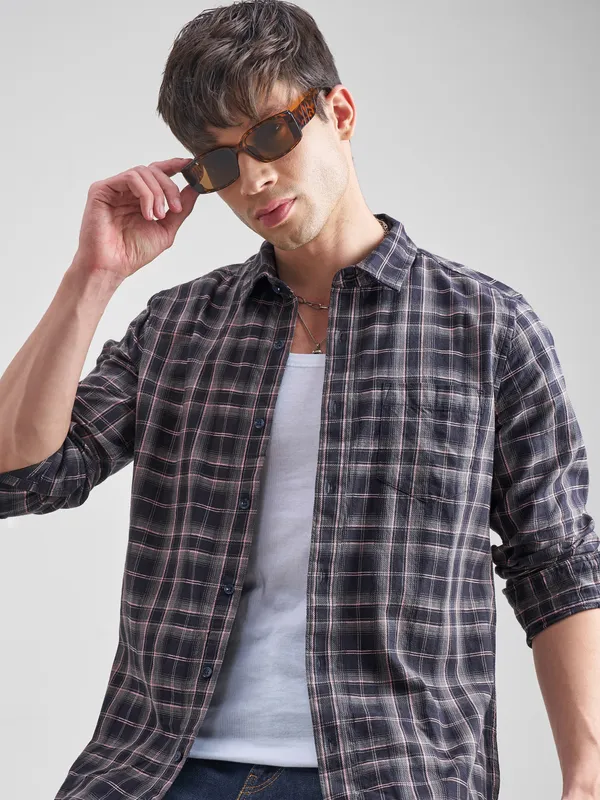 Highlander Men Pink Checked Slim Fit Casual Shirt