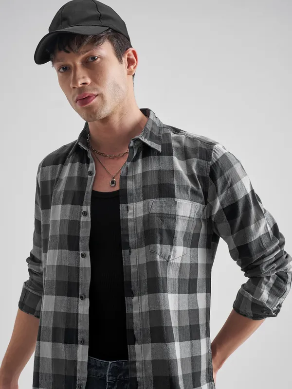 Highlander Men Grey Checked Slim Fit Casual Shirt