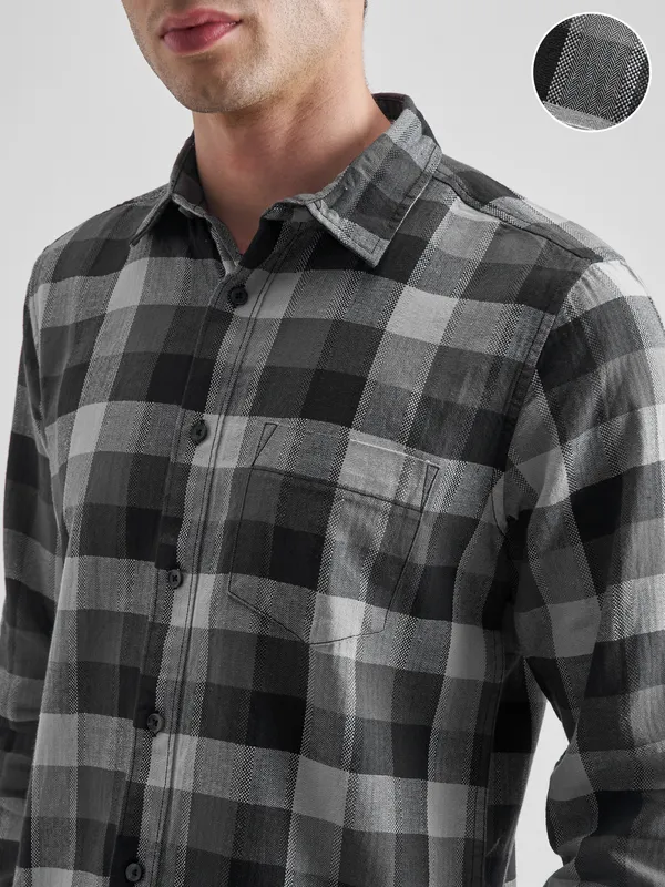 Highlander Men Grey Checked Slim Fit Casual Shirt
