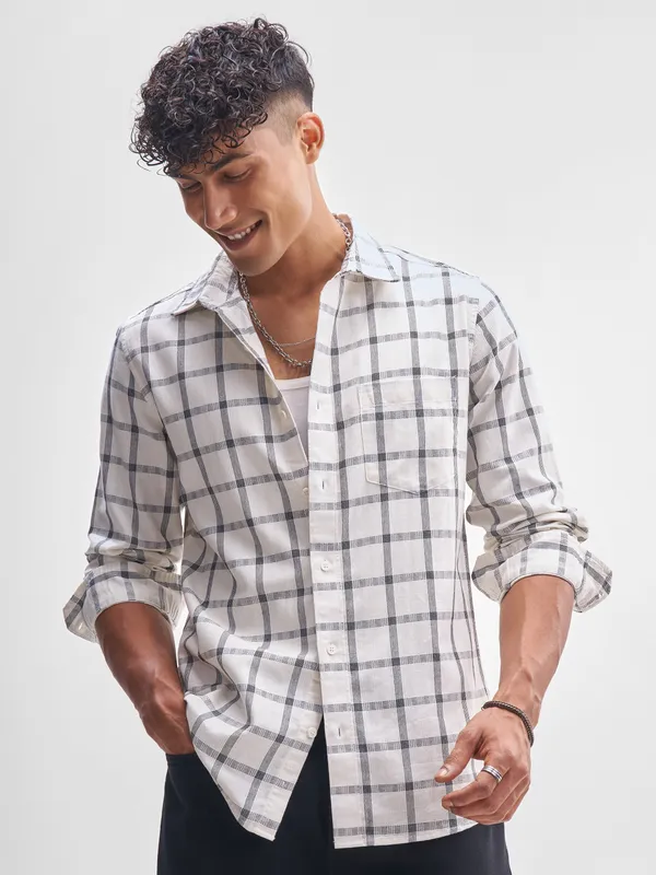 Highlander Men Cream Checked Slim Fit Casual Shirt