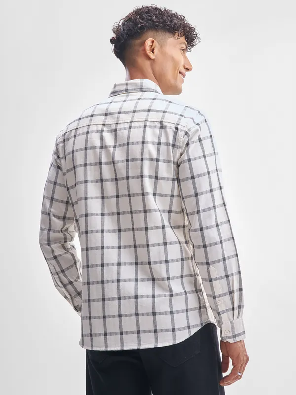 Highlander Men Cream Checked Slim Fit Casual Shirt