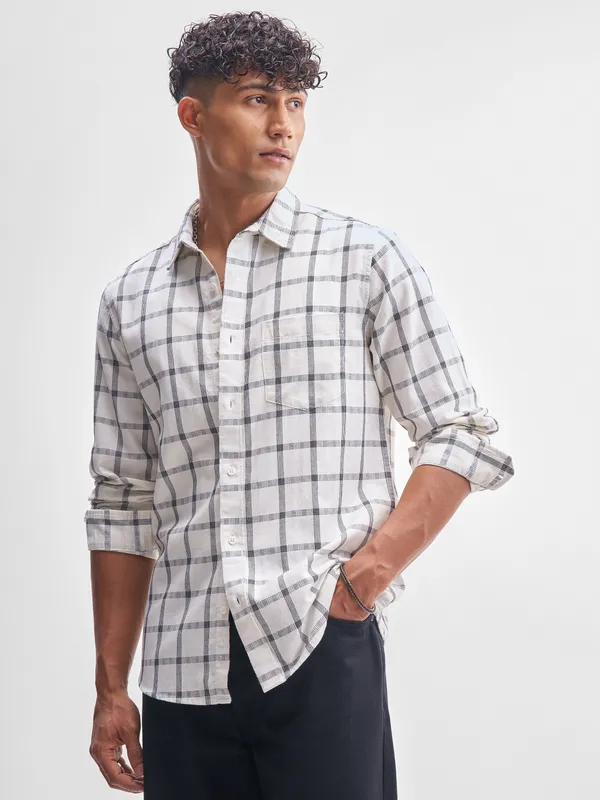 Highlander Men Cream Checked Slim Fit Casual Shirt