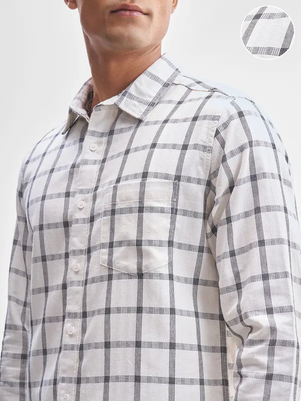 Highlander Men Cream Checked Slim Fit Casual Shirt