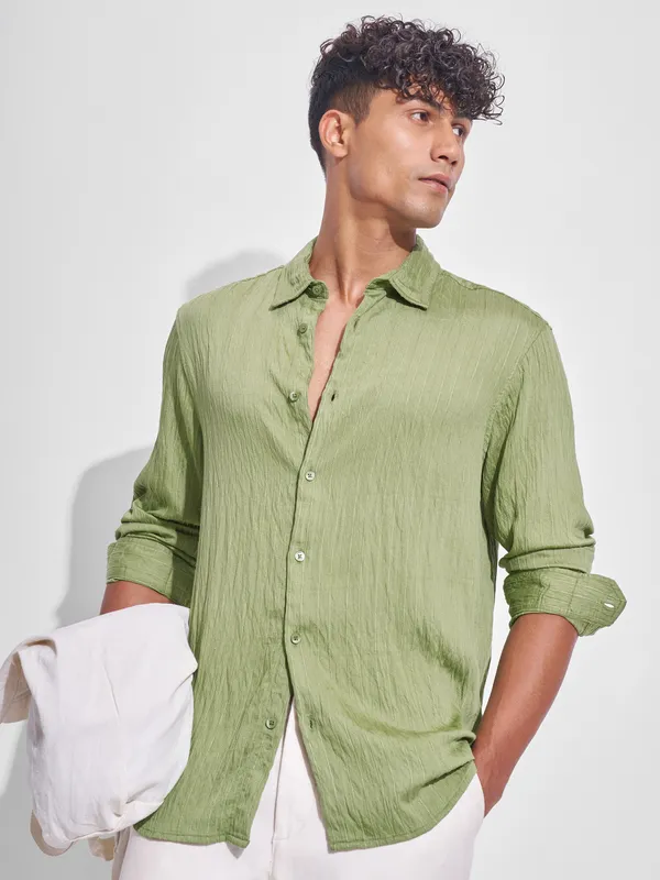 Highlander Men Green Crushed Relaxed Fit Casual Shirt