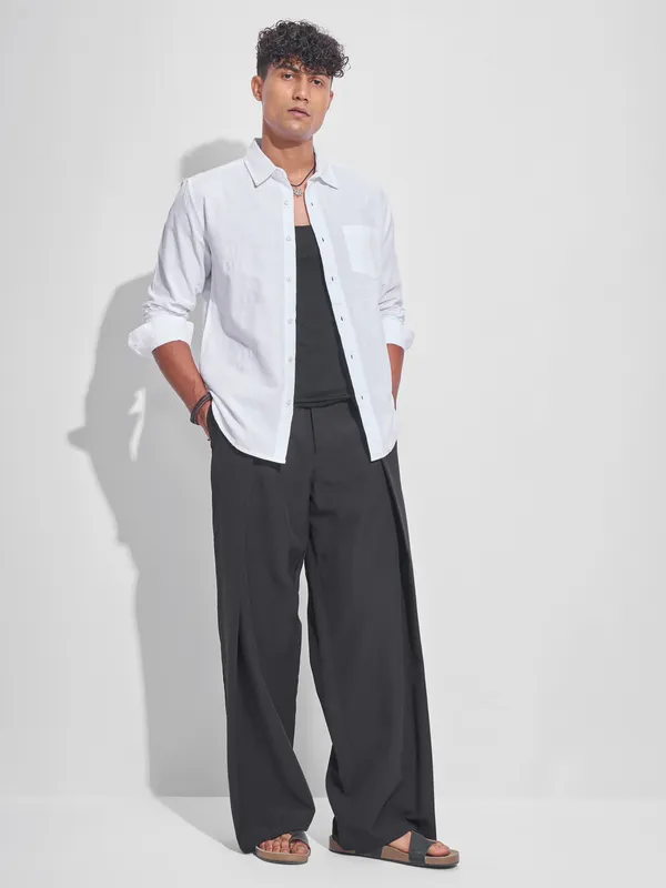 Highlander Men White Self Design Slim Fit Casual Shirt