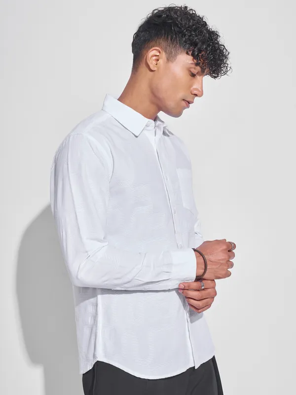 Highlander Men White Self Design Slim Fit Casual Shirt