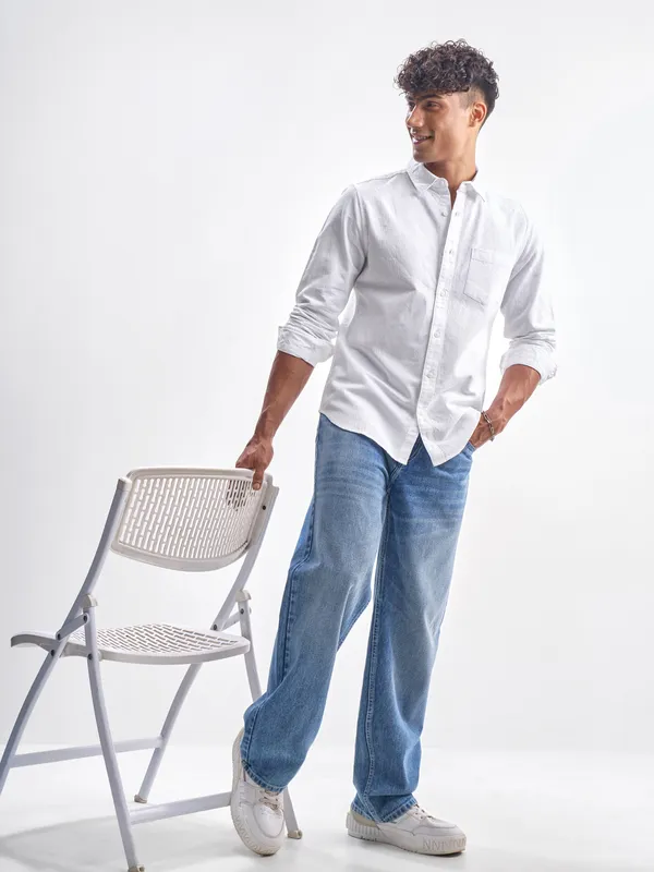 Highlander Men White Self Design Slim Fit Casual Shirt