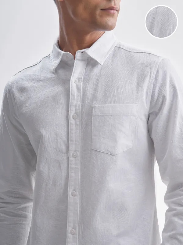 Highlander Men White Self Design Slim Fit Casual Shirt