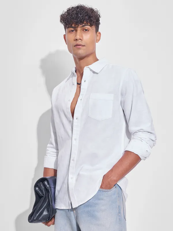 Highlander Men White Self Design Slim Fit Casual Shirt