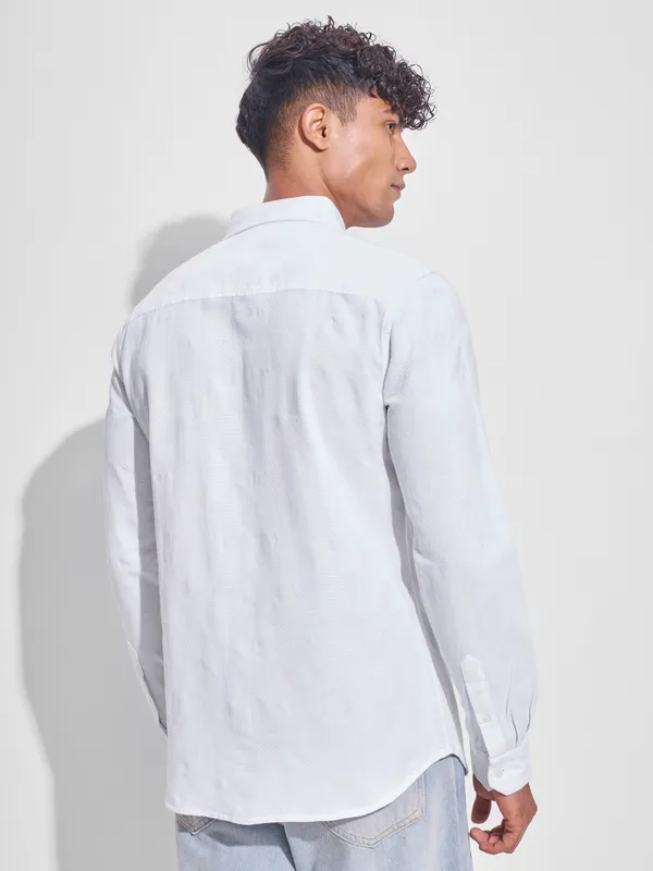 Highlander Men White Self Design Slim Fit Casual Shirt