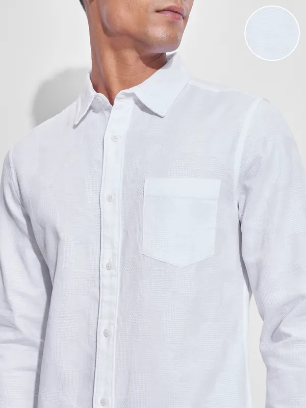 Highlander Men White Self Design Slim Fit Casual Shirt