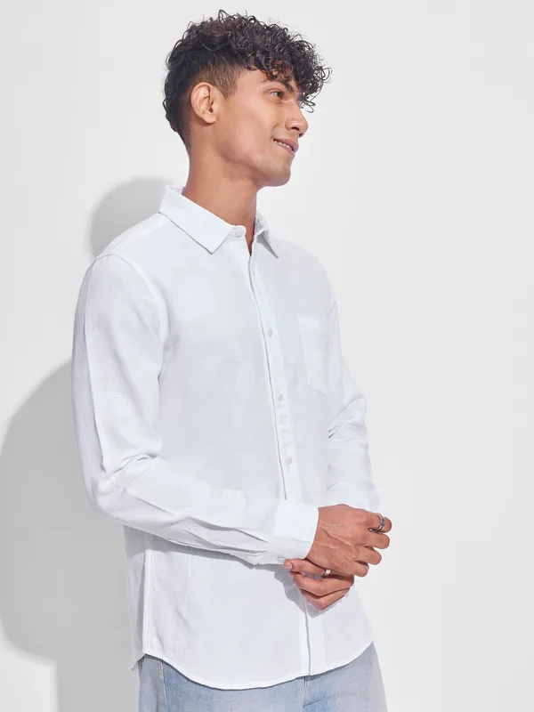 Highlander Men White Self Design Slim Fit Casual Shirt