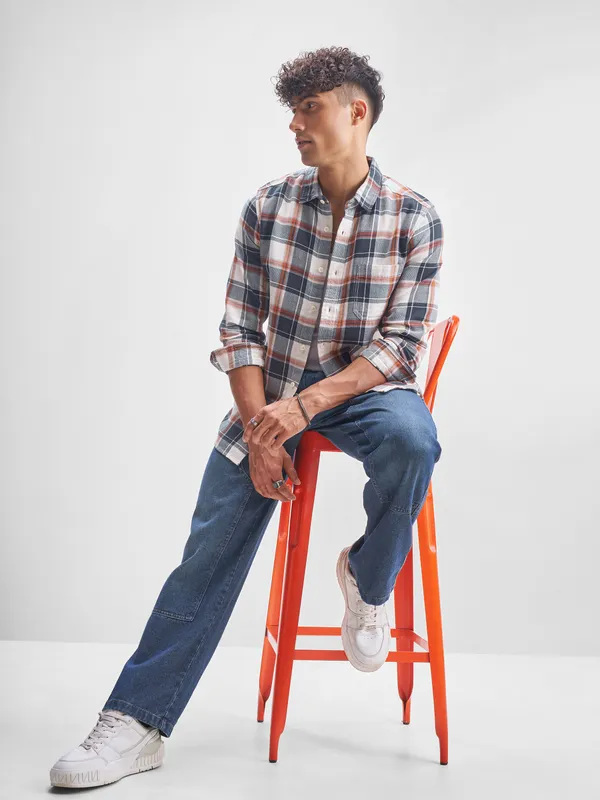 Highlander Men Blue Checked Slim Fit Casual Shirt