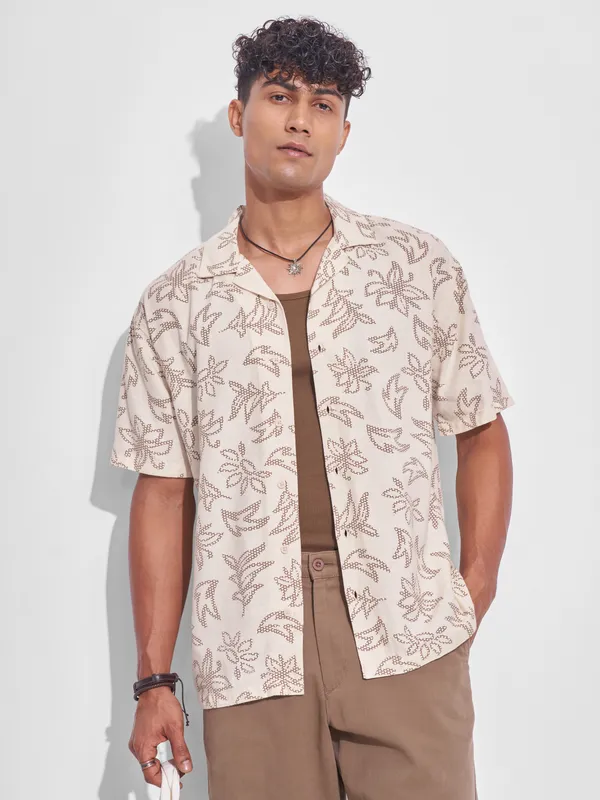 Highlander Men Cream Printed Relaxed Fit Casual Shirt
