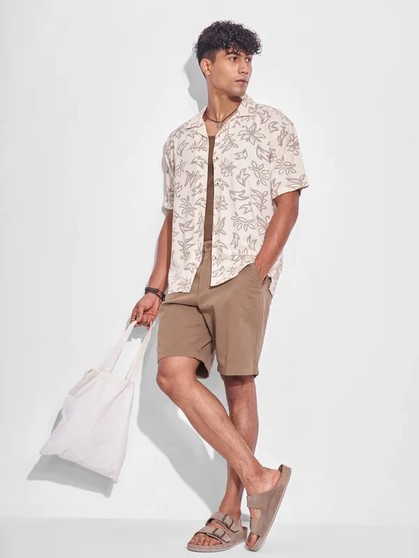 Highlander Men Cream Printed Relaxed Fit Casual Shirt