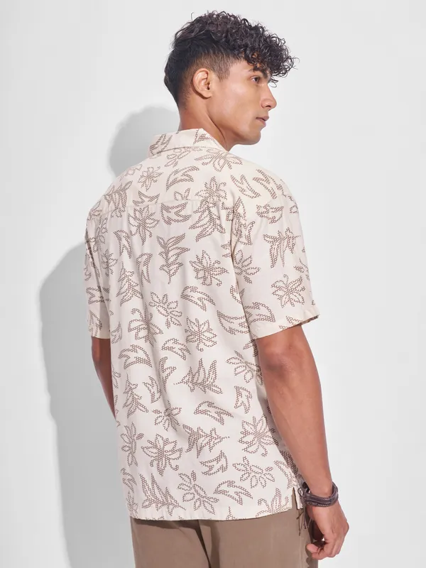 Highlander Men Cream Printed Relaxed Fit Casual Shirt