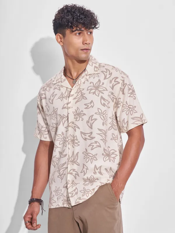 Highlander Men Cream Printed Relaxed Fit Casual Shirt