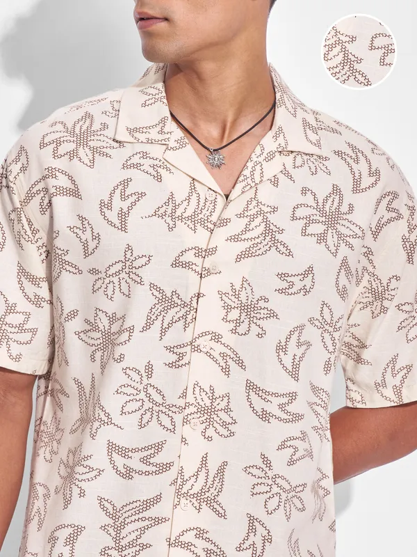 Highlander Men Cream Printed Relaxed Fit Casual Shirt