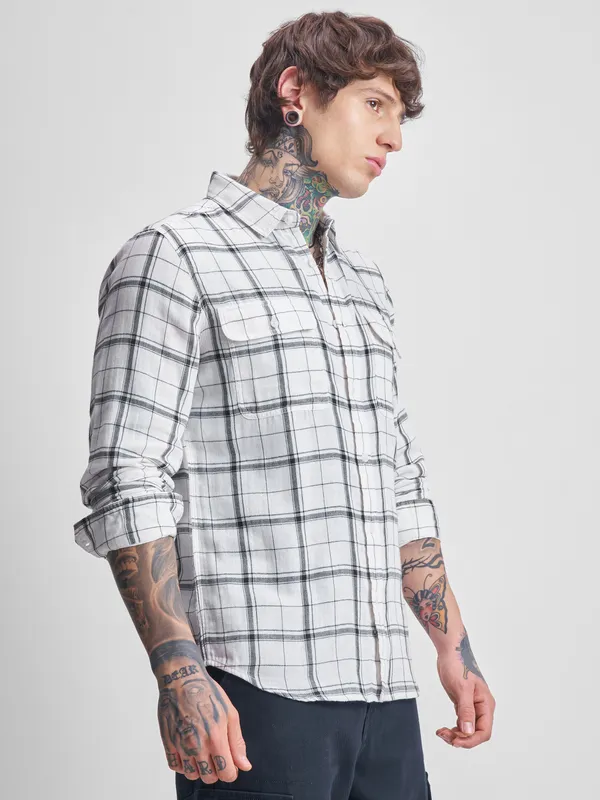 Highlander Men White Checked Relaxed Fit Casual Shirt