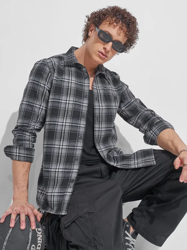 Highlander Men Black Checked Slim Fit Casual Shirt