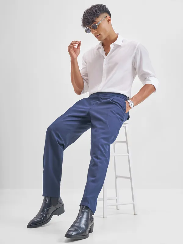 Highlander Men White Solid Relaxed Fit Casual Shirt