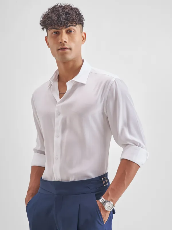 Highlander Men White Solid Relaxed Fit Casual Shirt