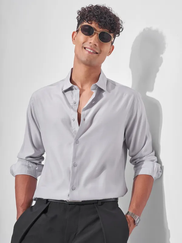 Highlander Men Grey Solid Oversized Fit Casual Shirt