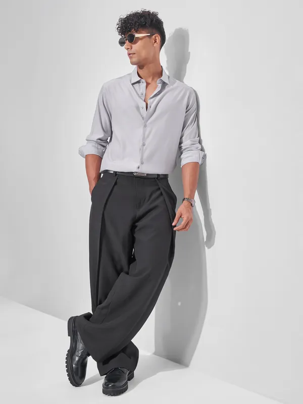 Highlander Men Grey Solid Oversized Fit Casual Shirt