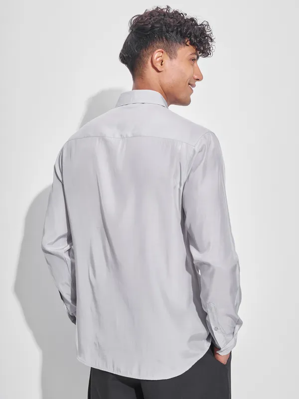 Highlander Men Grey Solid Oversized Fit Casual Shirt