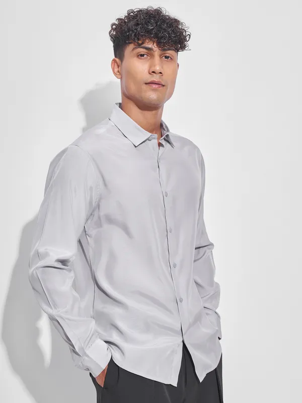 Highlander Men Grey Solid Oversized Fit Casual Shirt