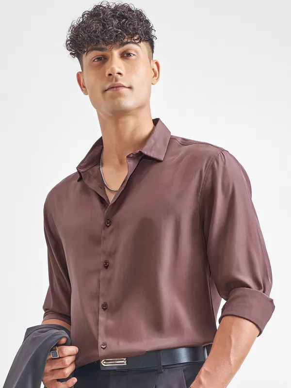 Highlander Men Burgundy Solid Relaxed Fit Casual Shirt