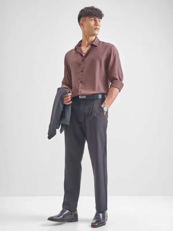 Highlander Men Burgundy Solid Relaxed Fit Casual Shirt