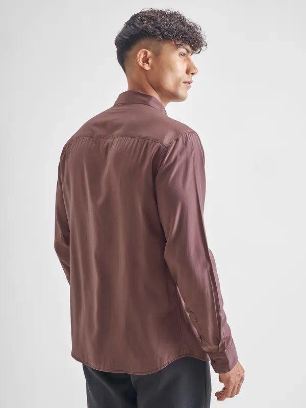 Highlander Men Burgundy Solid Relaxed Fit Casual Shirt