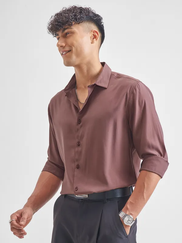 Highlander Men Burgundy Solid Relaxed Fit Casual Shirt