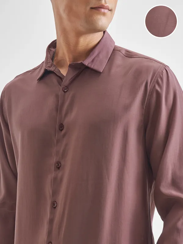 Highlander Men Burgundy Solid Relaxed Fit Casual Shirt